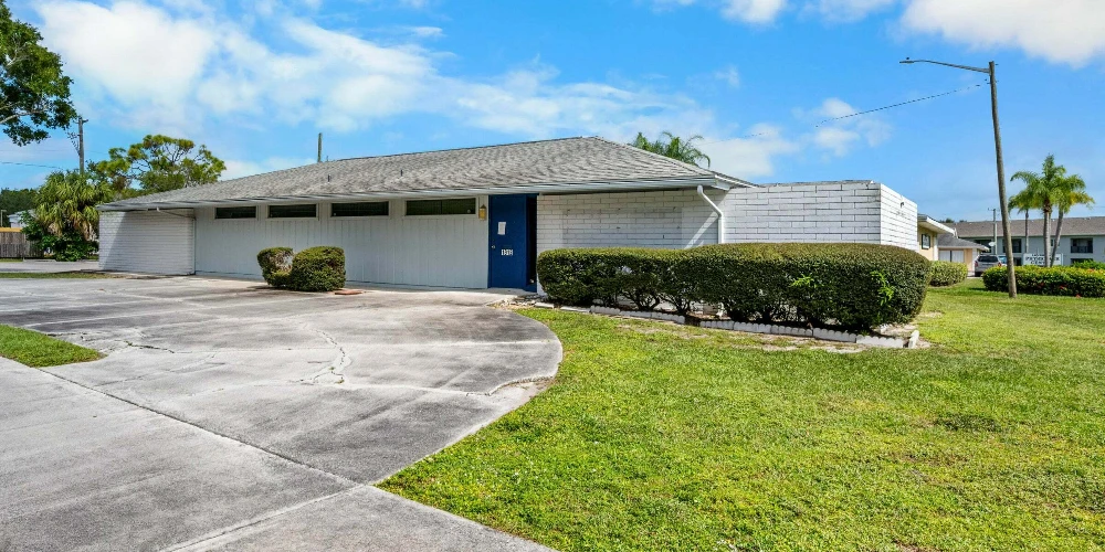 Turn-Key Medical Office: Steps from Lawnwood Medical Center