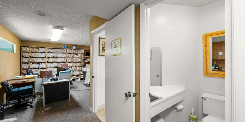 Turn-Key Medical Office: Steps from Lawnwood Medical Center