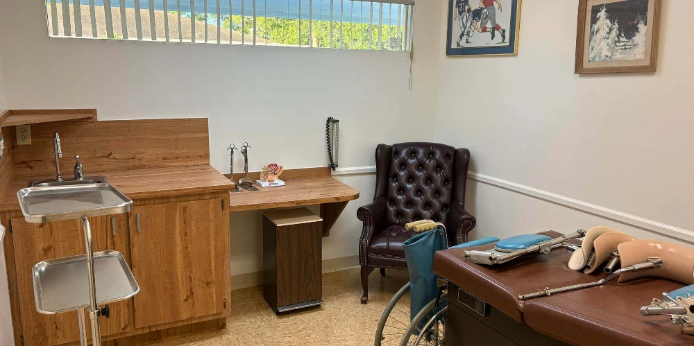 Turn-Key Medical Office: Steps from Lawnwood Medical Center