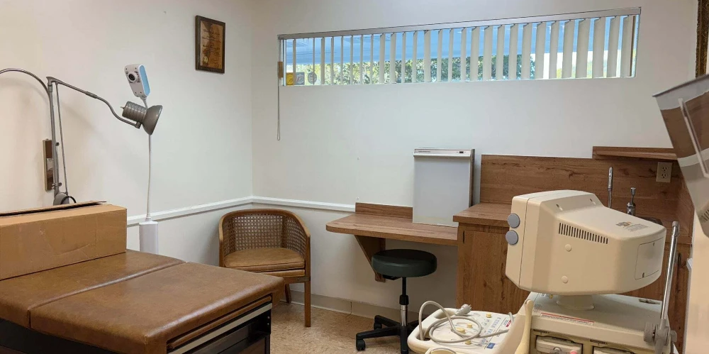 Turn-Key Medical Office: Steps from Lawnwood Medical Center