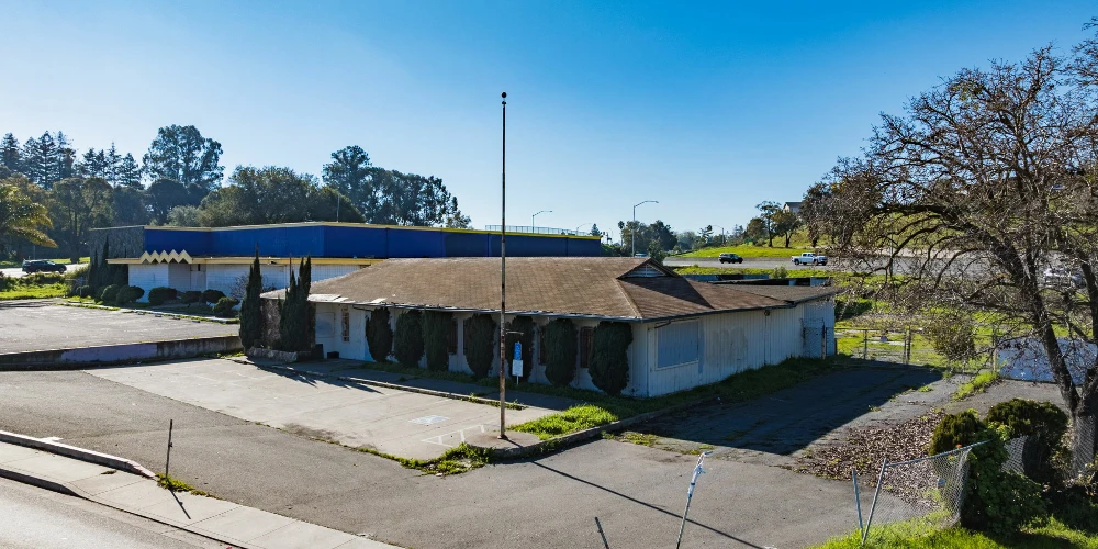 709 & 711 Admiral Callaghan Ln