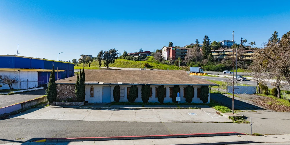 709 & 711 Admiral Callaghan Ln