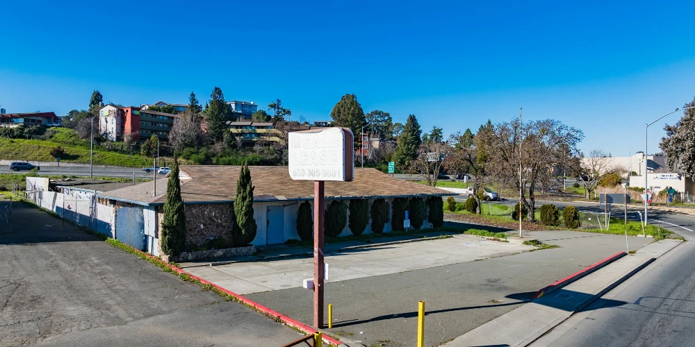 709 & 711 Admiral Callaghan Ln