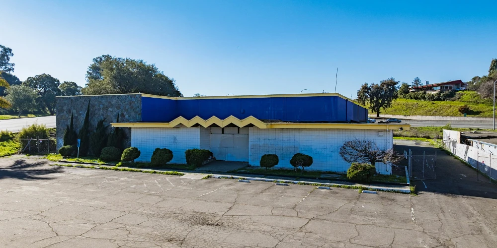 709 & 711 Admiral Callaghan Ln
