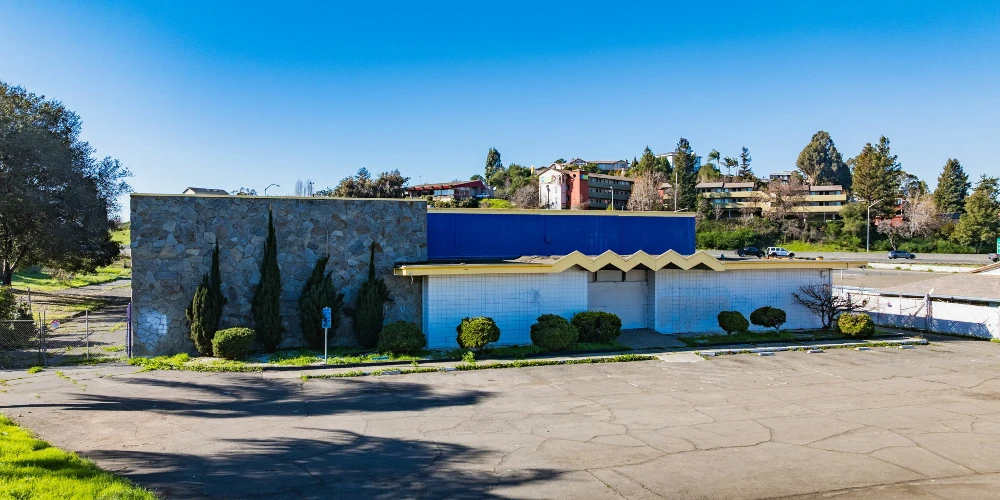 709 & 711 Admiral Callaghan Ln