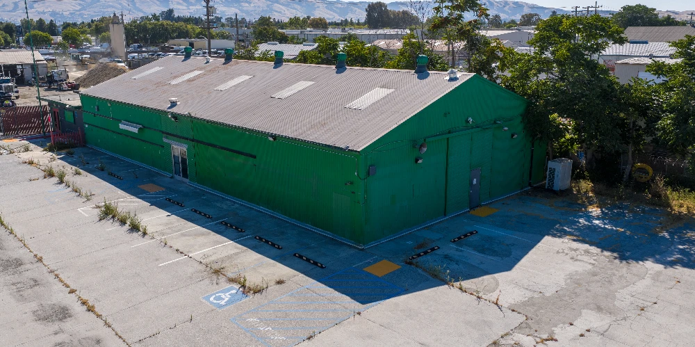Great Owner User Opportunity on Smith Ave