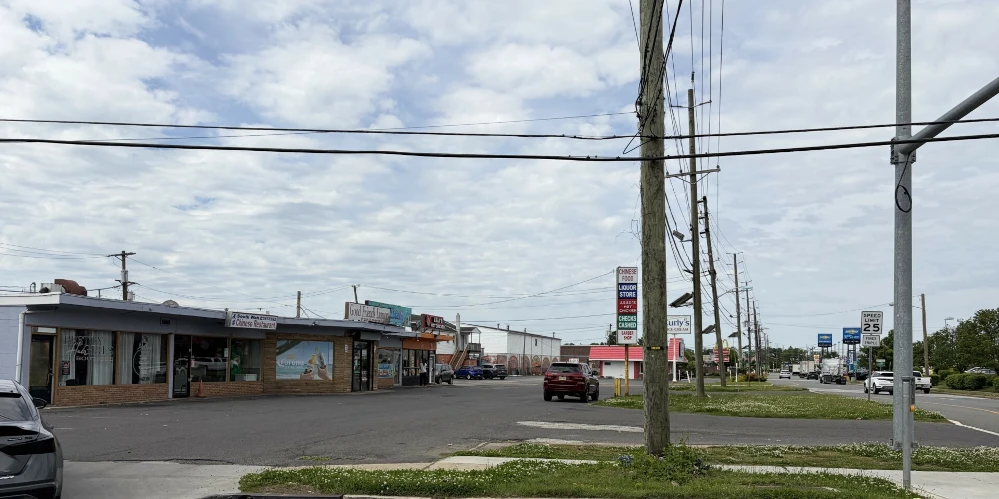 Retail Fast Food Establishment For Sale or Lease