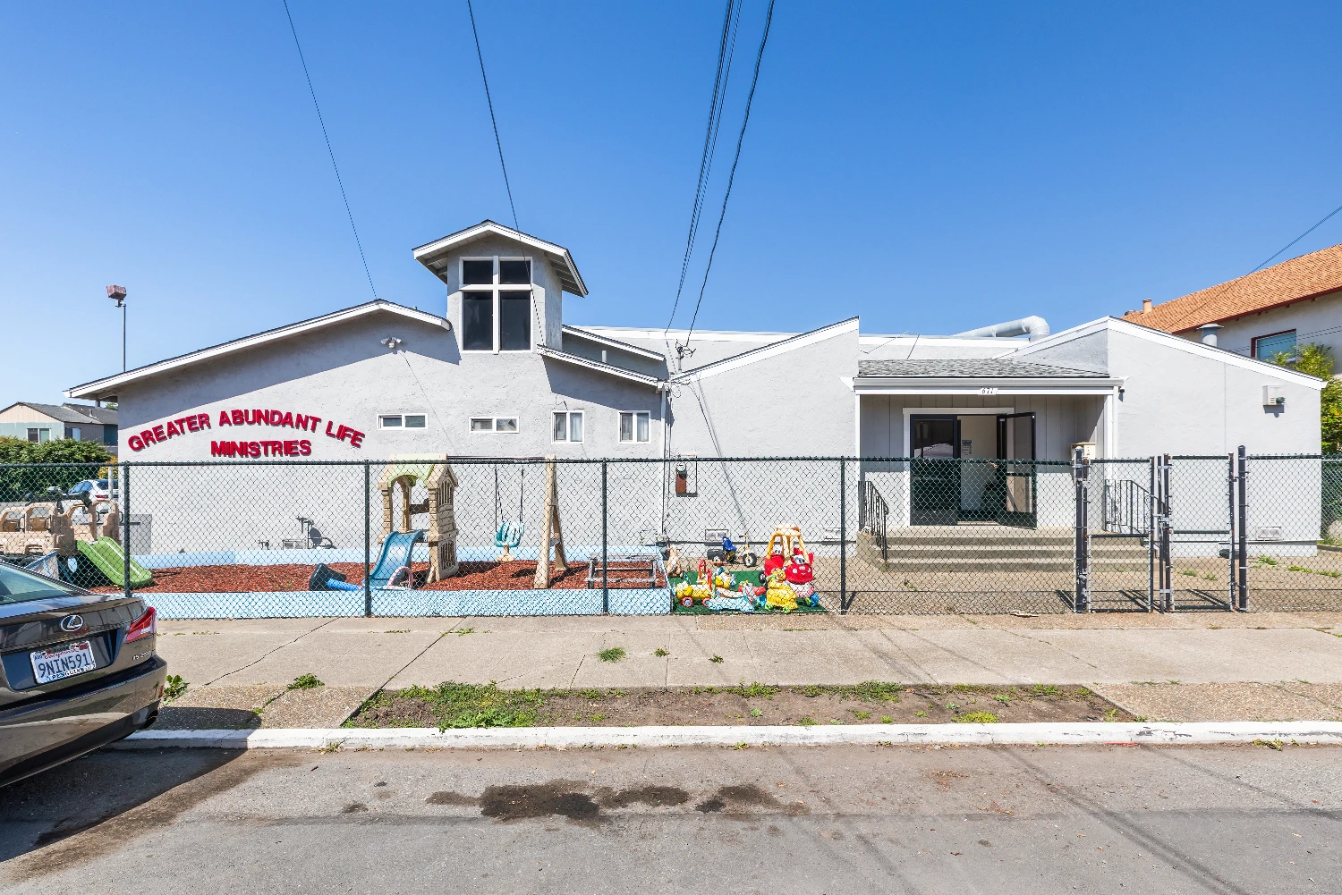 Richmond CA Church & Childcare Space For Sale | 671 9th St