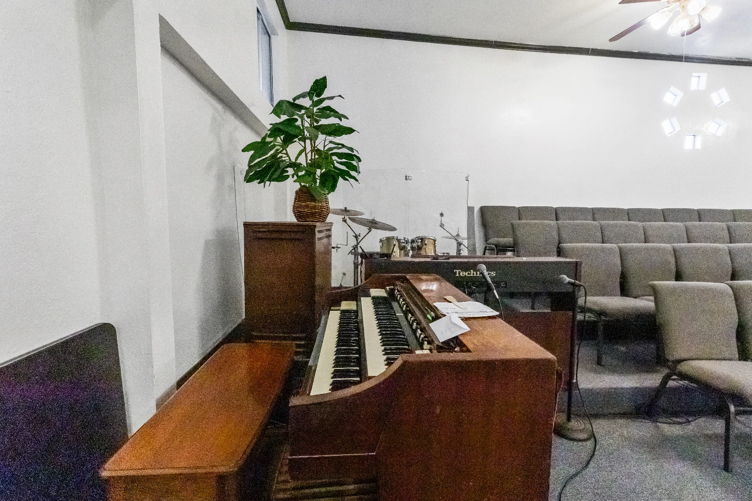 Richmond CA Church & Childcare Space For Sale | 671 9th St