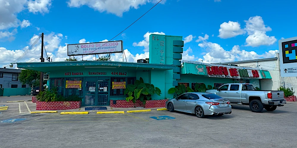 603 Bandera - Corner Restaurant + Apartment | Turnkey Equipment | Validated Corridor