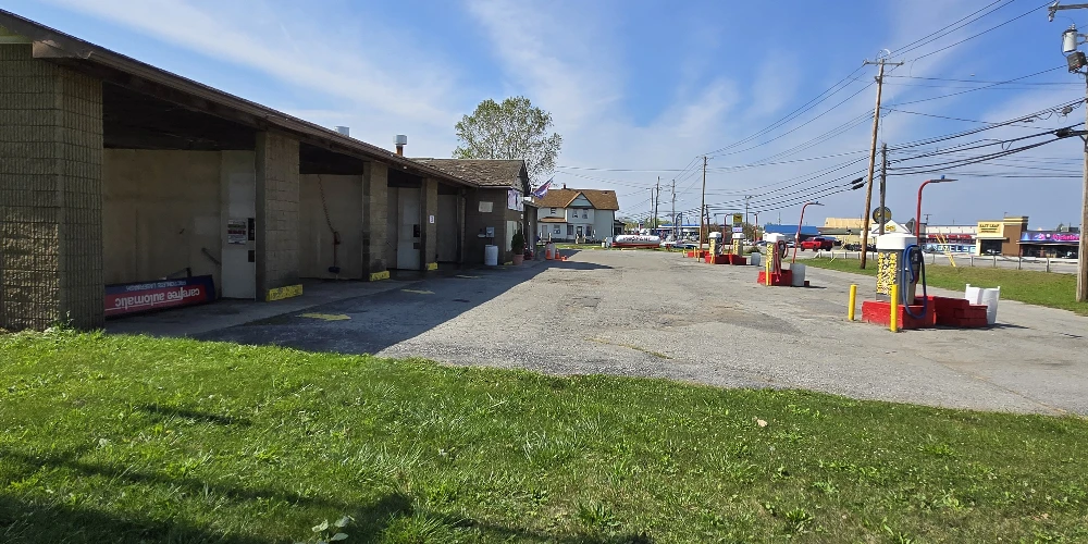 2467 Clinton St. - Self Serve Car Wash