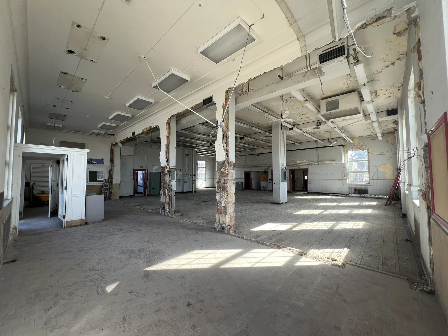 River Rouge - Freestanding Retail/Office Building