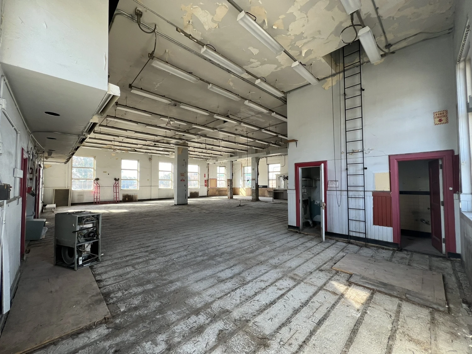 River Rouge - Freestanding Retail/Office Building