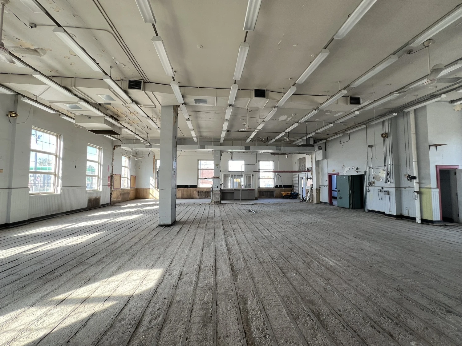 River Rouge - Freestanding Retail/Office Building