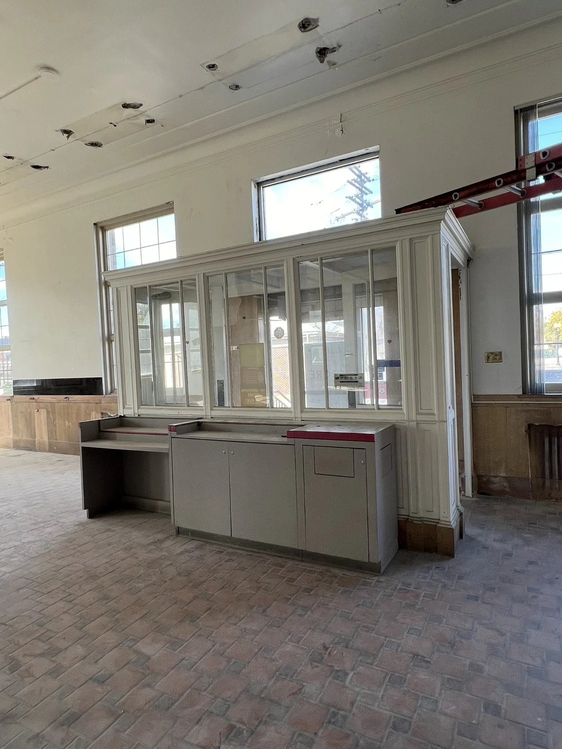 River Rouge - Freestanding Retail/Office Building