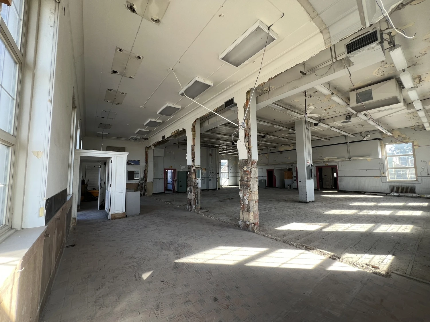 River Rouge - Freestanding Retail/Office Building