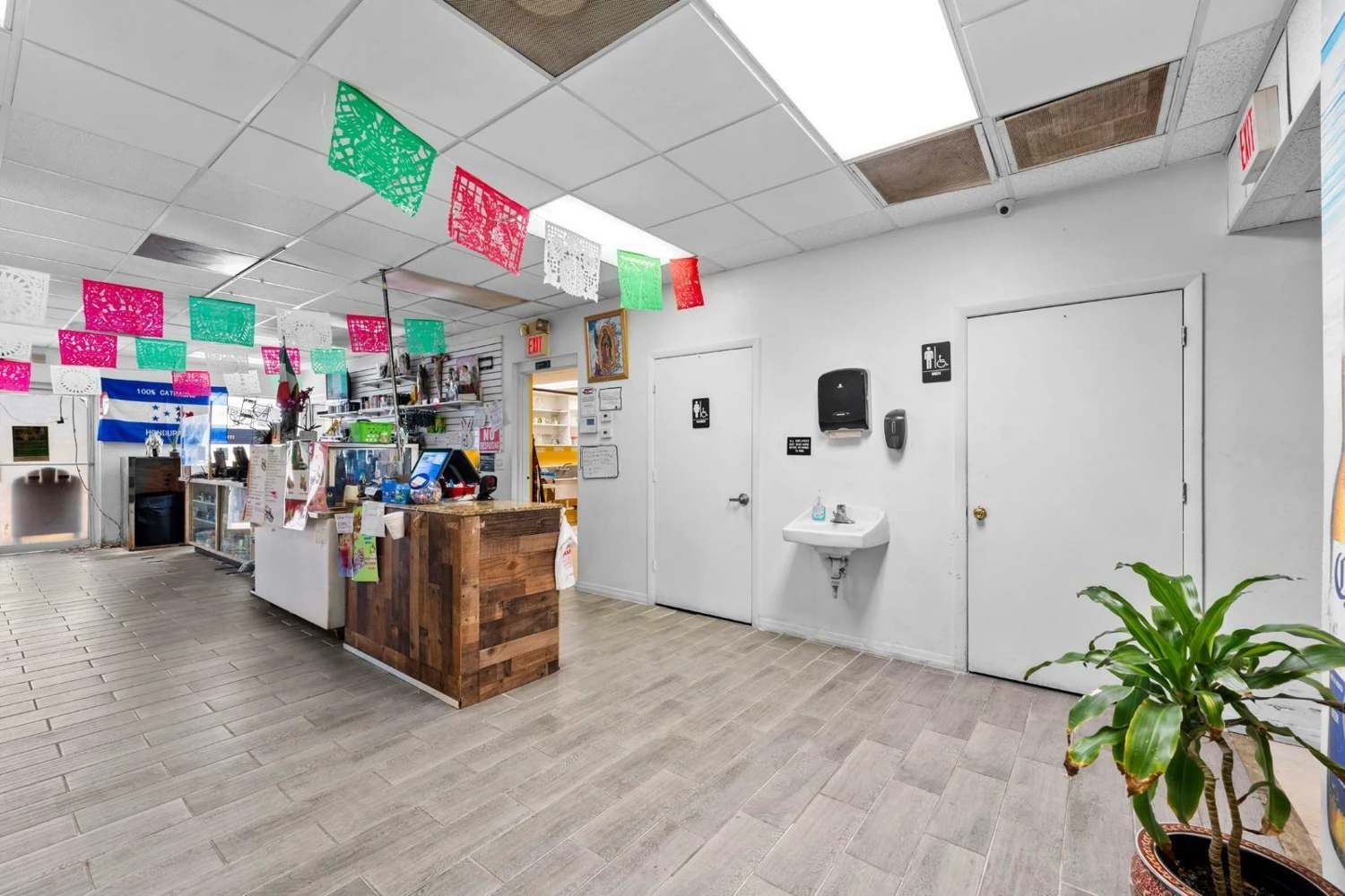 Tampa Mixed-Use Commercial Property with Rental Income