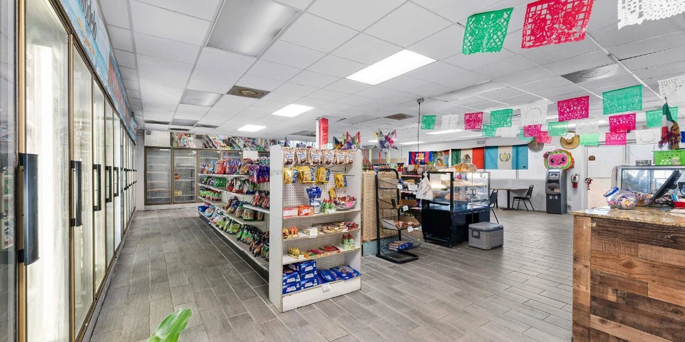 Tampa Mixed-Use Commercial Property with Rental Income