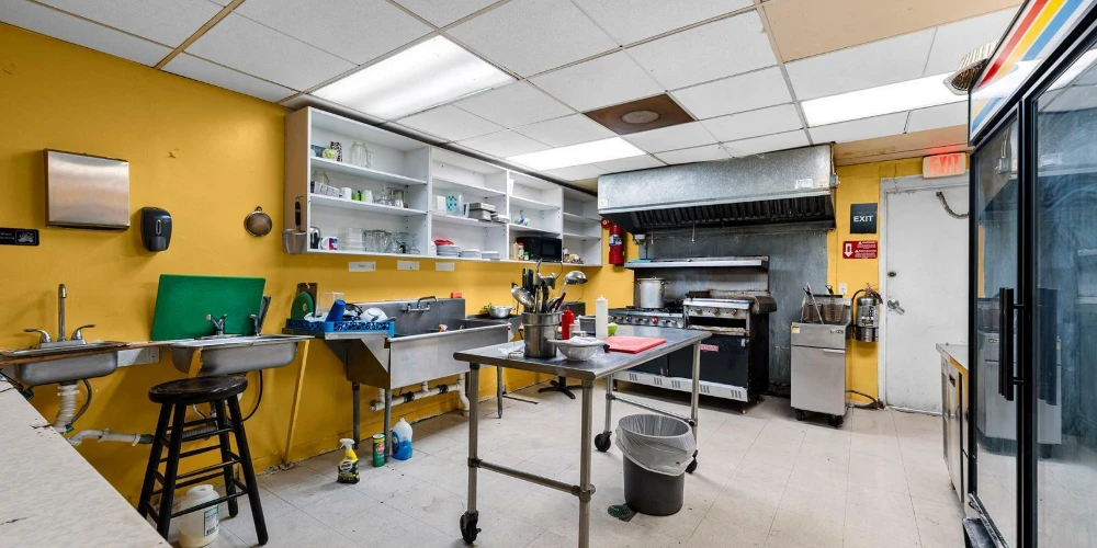 Tampa Mixed-Use Commercial Property with Rental Income