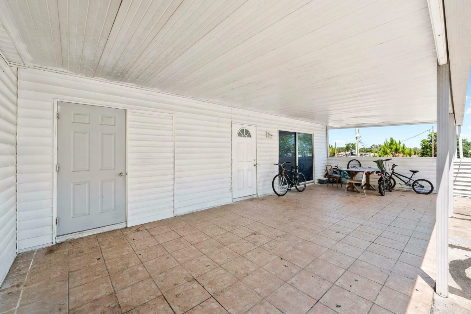 Tampa Mixed-Use Commercial Property with Rental Income