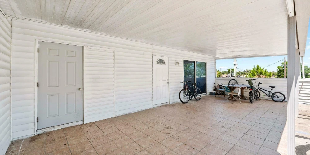 Tampa Mixed-Use Commercial Property with Rental Income