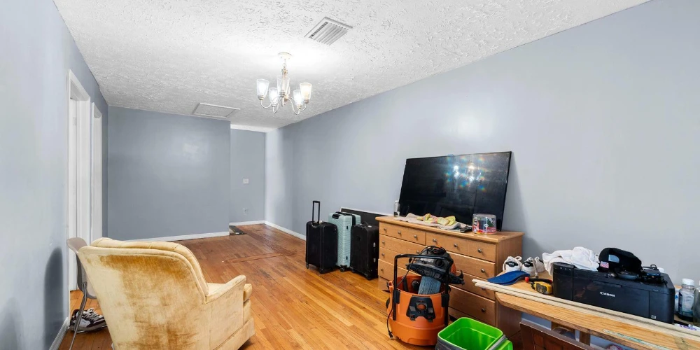 Tampa Mixed-Use Commercial Property with Rental Income