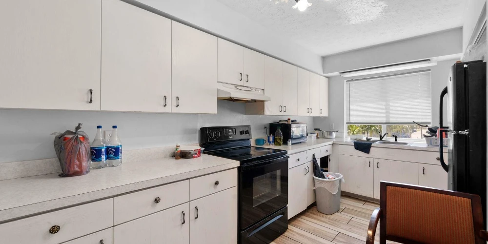 Tampa Mixed-Use Commercial Property with Rental Income