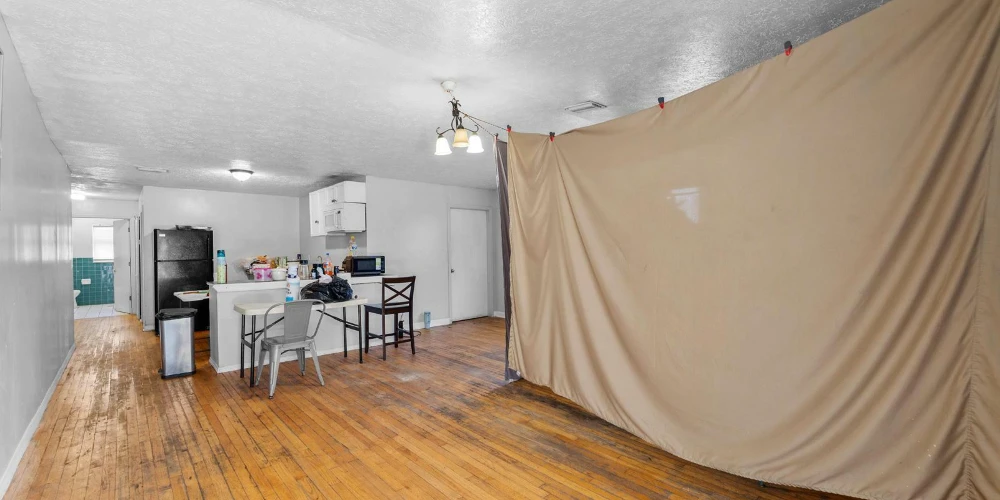 Tampa Mixed-Use Commercial Property with Rental Income