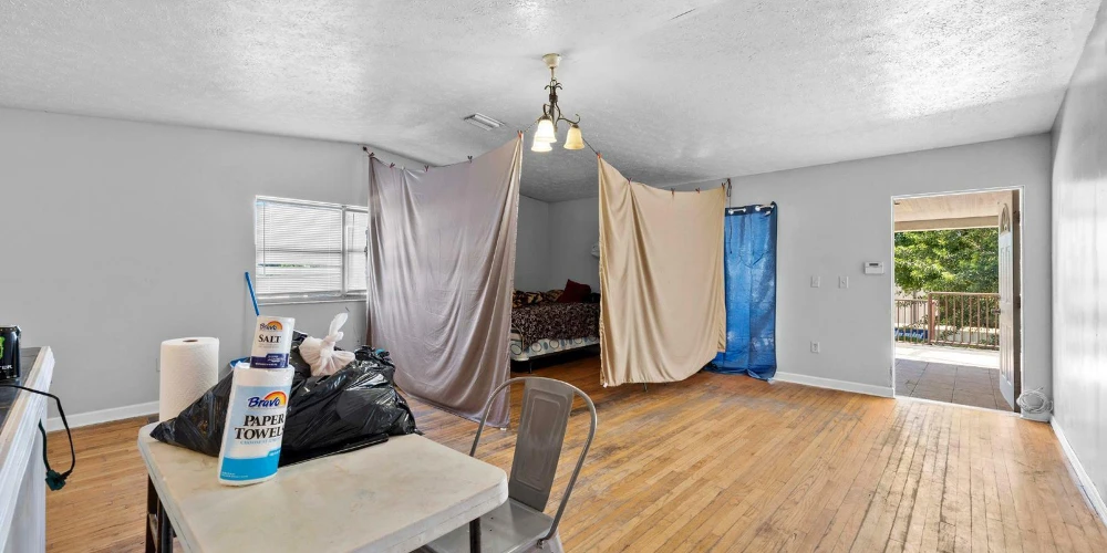 Tampa Mixed-Use Commercial Property with Rental Income