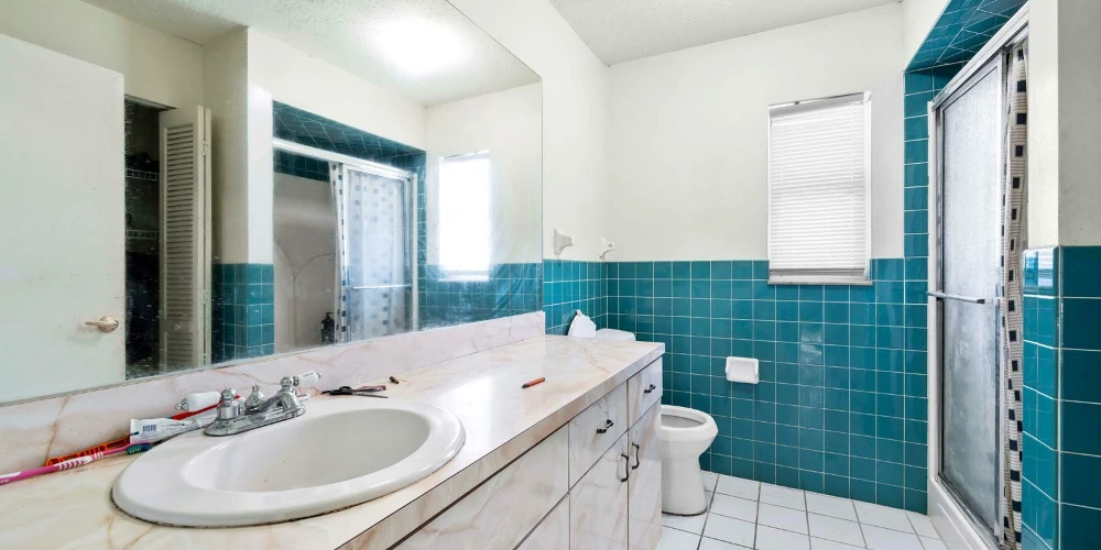Tampa Mixed-Use Commercial Property with Rental Income