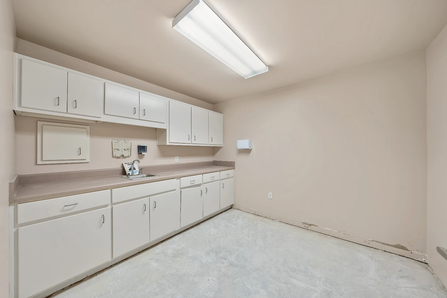 20,000 Former State of Florida Medical Services Office | Tyndall Parkway 