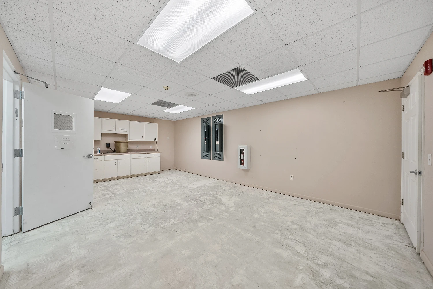 20,000 Former State of Florida Medical Services Office | Tyndall Parkway 