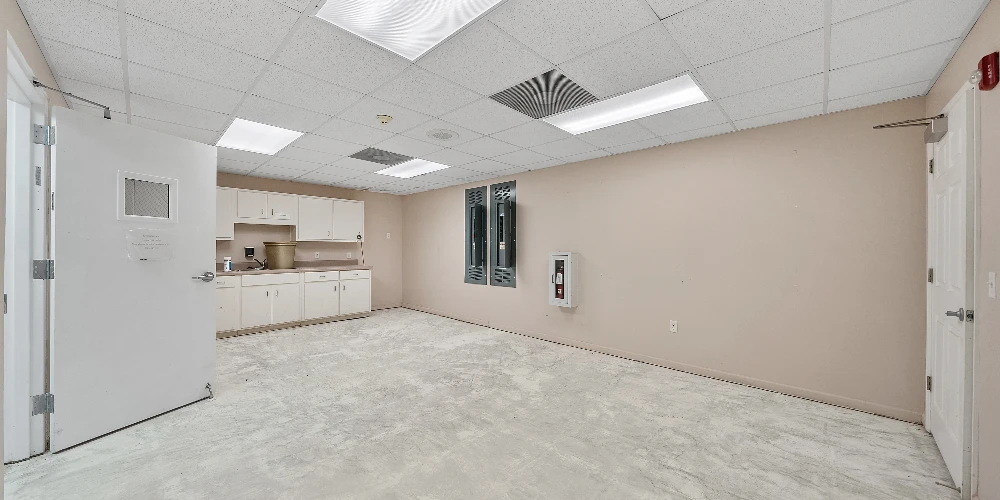 20,000 Former State of Florida Medical Services Office | Tyndall Parkway 