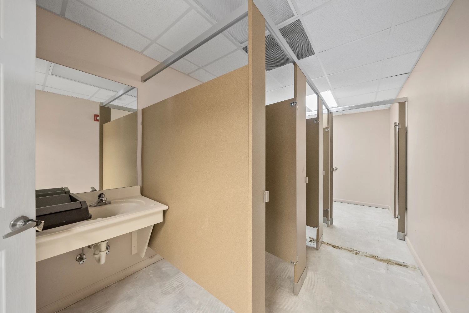 20,000 Former State of Florida Medical Services Office | Tyndall Parkway 