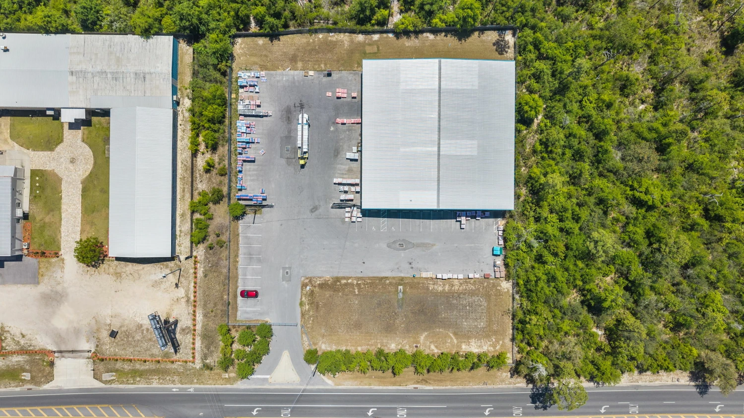 15,064 +/- SF Industrial Facility For Sale | 900 E Baldwin Road