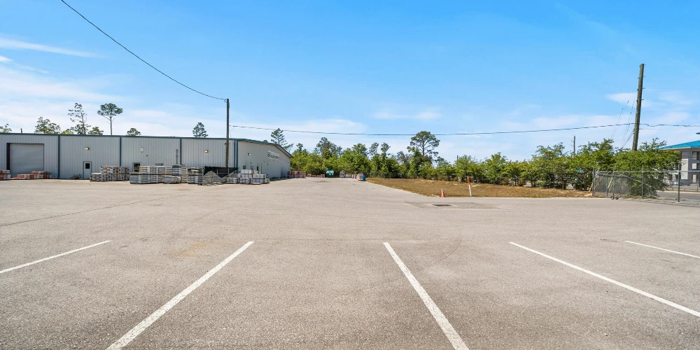 15,064 +/- SF Industrial Facility For Sale | 900 E Baldwin Road