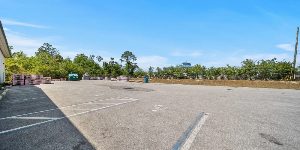 15,064 +/- SF Industrial Facility For Sale | 900 E Baldwin Road