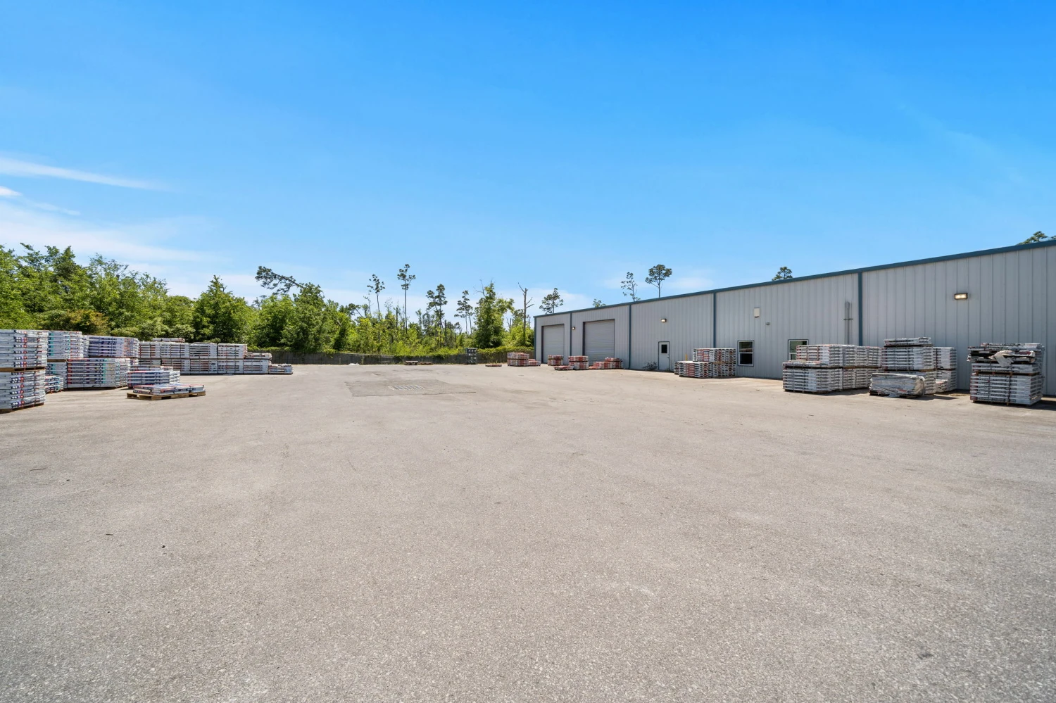 15,064 +/- SF Industrial Facility For Sale | 900 E Baldwin Road