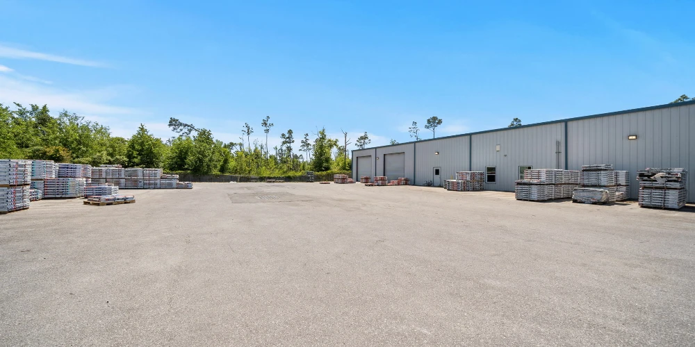 15,064 +/- SF Industrial Facility For Sale | 900 E Baldwin Road