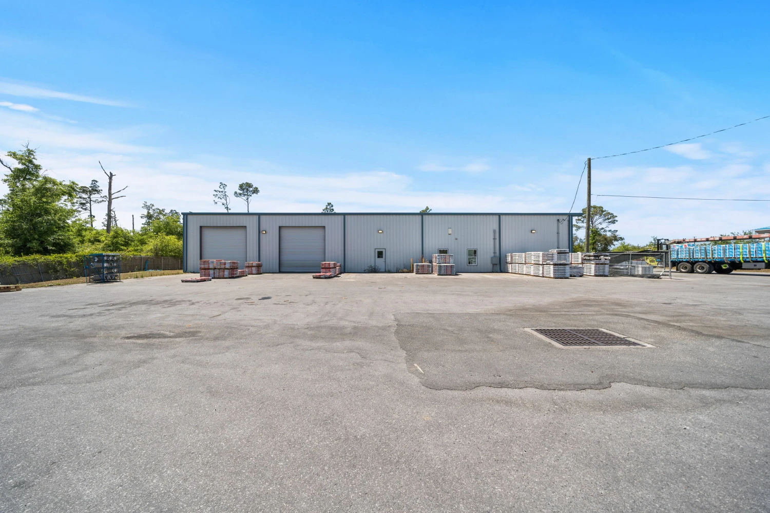 15,064 +/- SF Industrial Facility For Sale | 900 E Baldwin Road