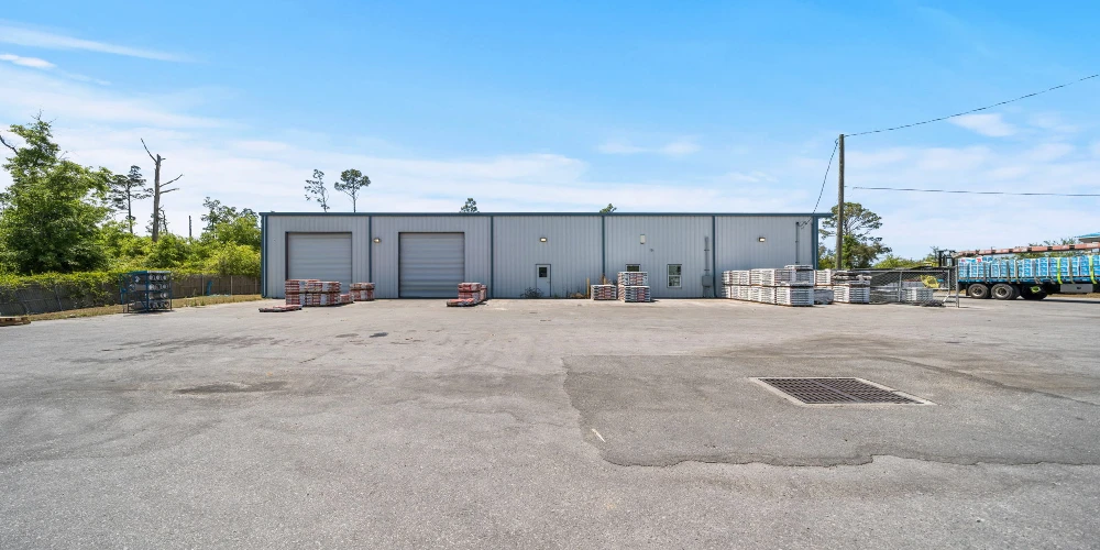15,064 +/- SF Industrial Facility For Sale | 900 E Baldwin Road