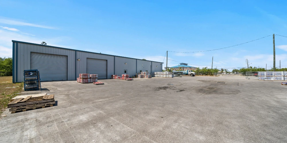 15,064 +/- SF Industrial Facility For Sale | 900 E Baldwin Road