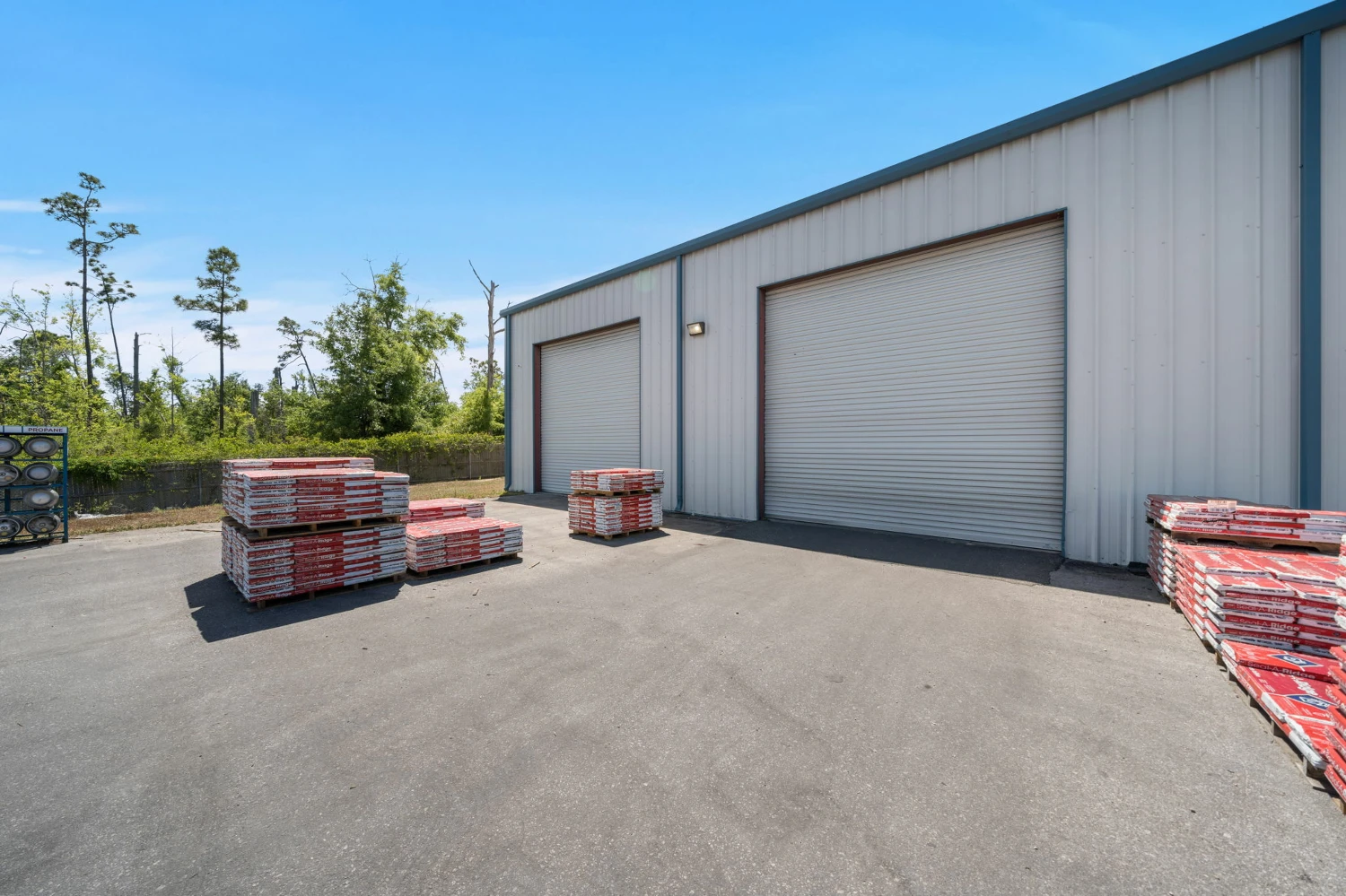 15,064 +/- SF Industrial Facility For Sale | 900 E Baldwin Road