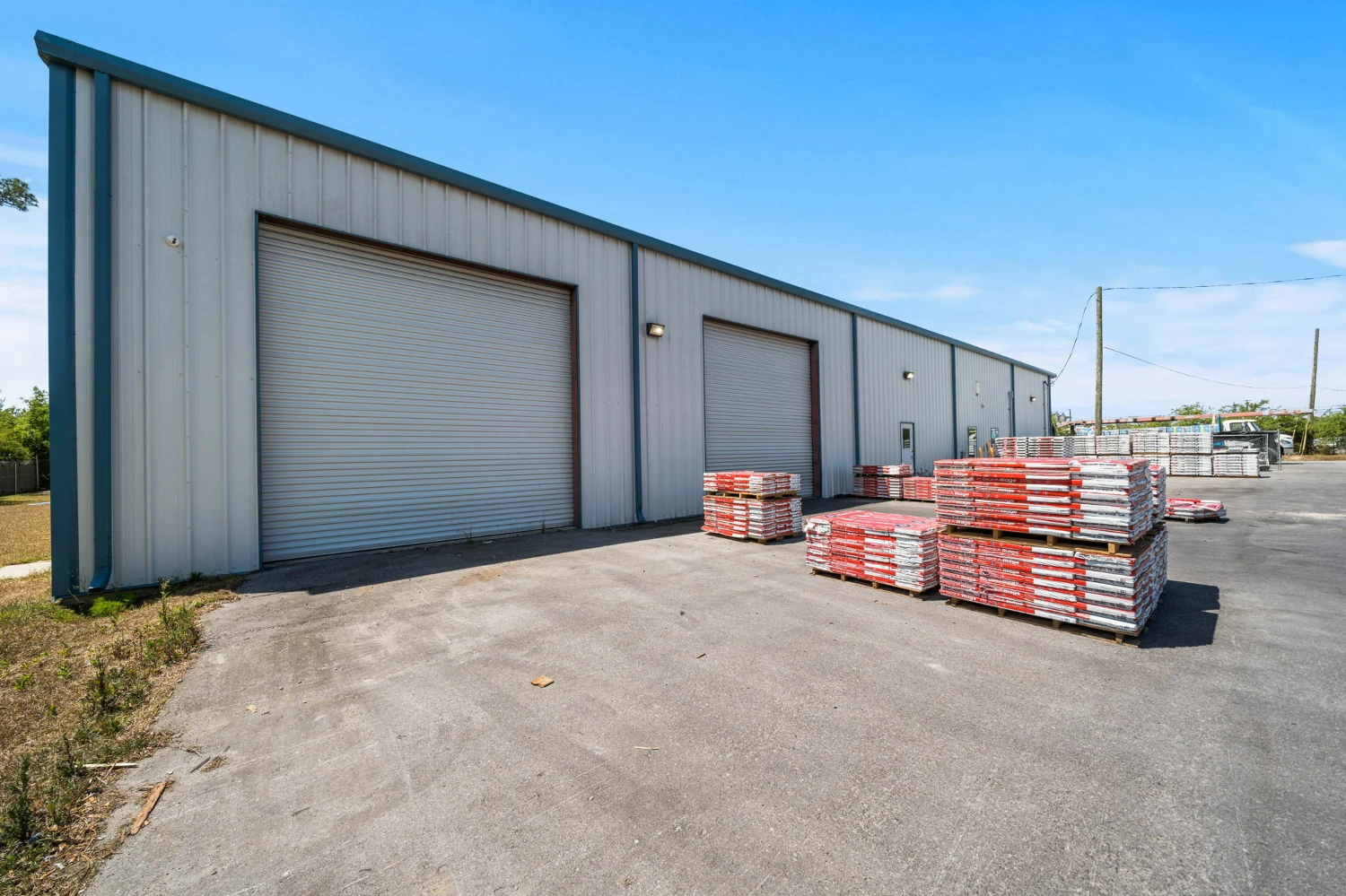 15,064 +/- SF Industrial Facility For Sale | 900 E Baldwin Road