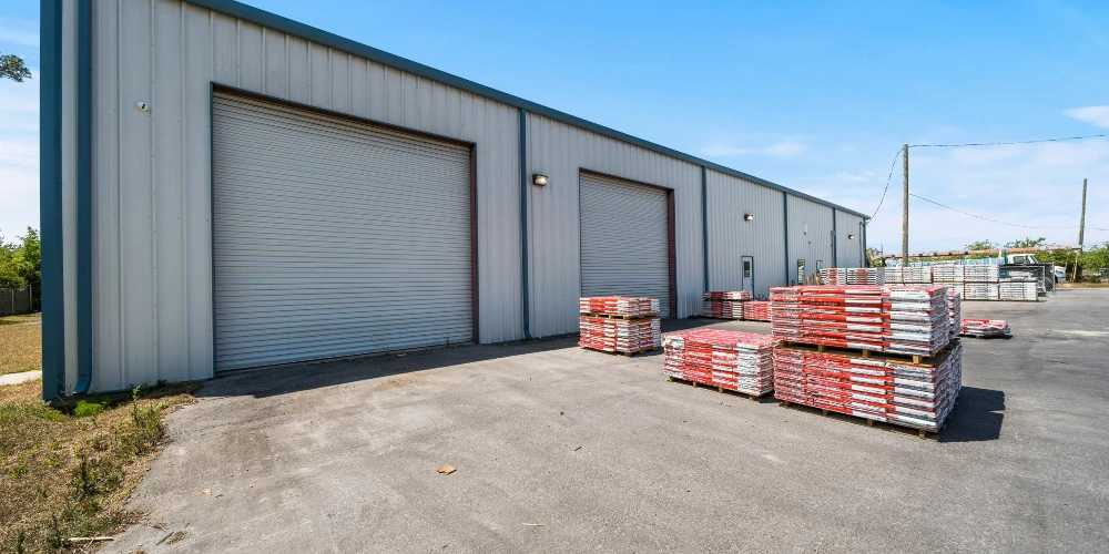 15,064 +/- SF Industrial Facility For Sale | 900 E Baldwin Road