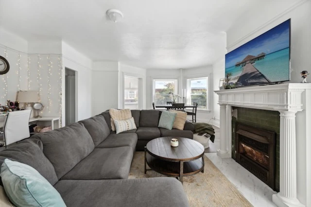 99 Oak St