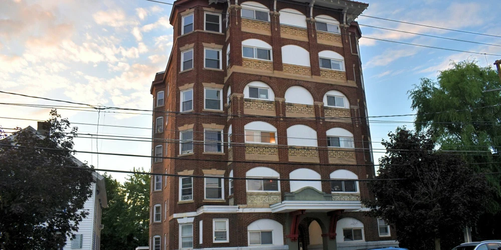 99 Oak St