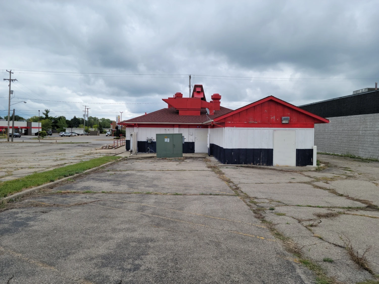 Flint - Freestanding Retail/Restaurant/Gas Station Redevelopment Opportunity