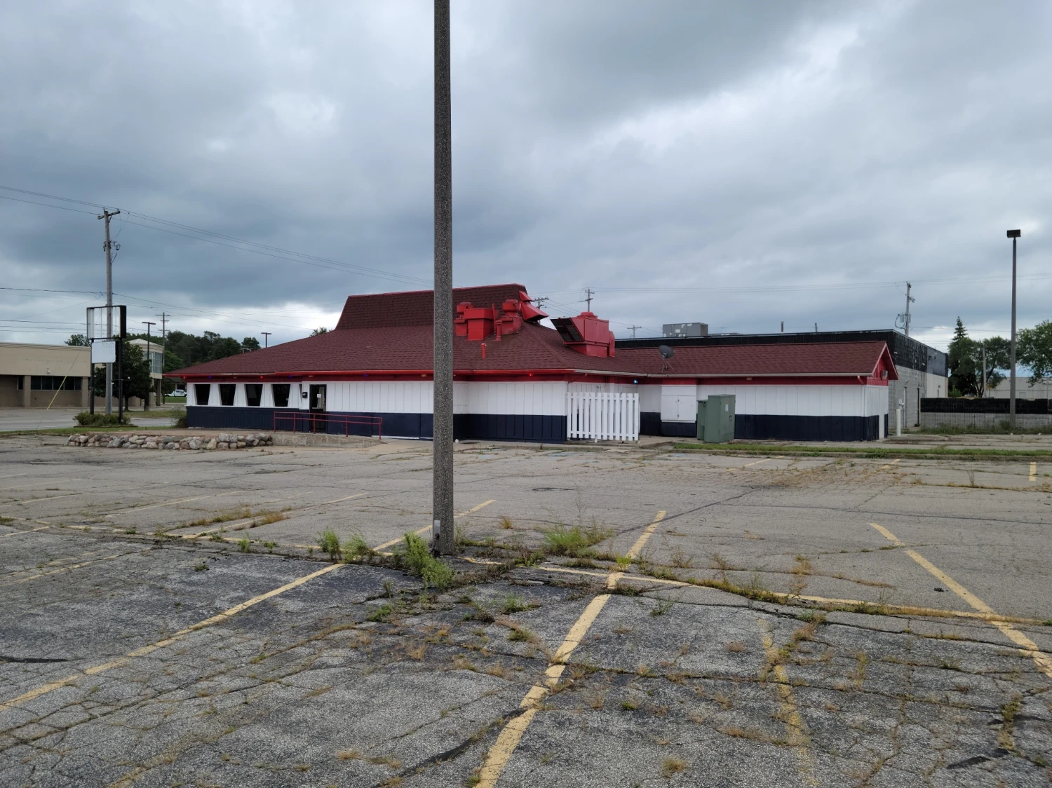 Flint - Freestanding Retail/Restaurant/Gas Station Redevelopment Opportunity
