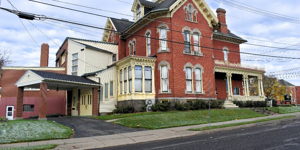 71 Main St